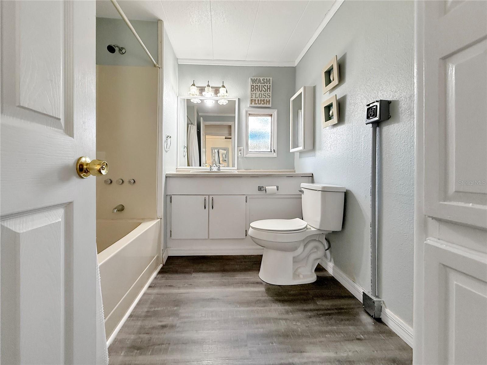 Image 14 of 35 For 5559 Holiday Park Boulevard