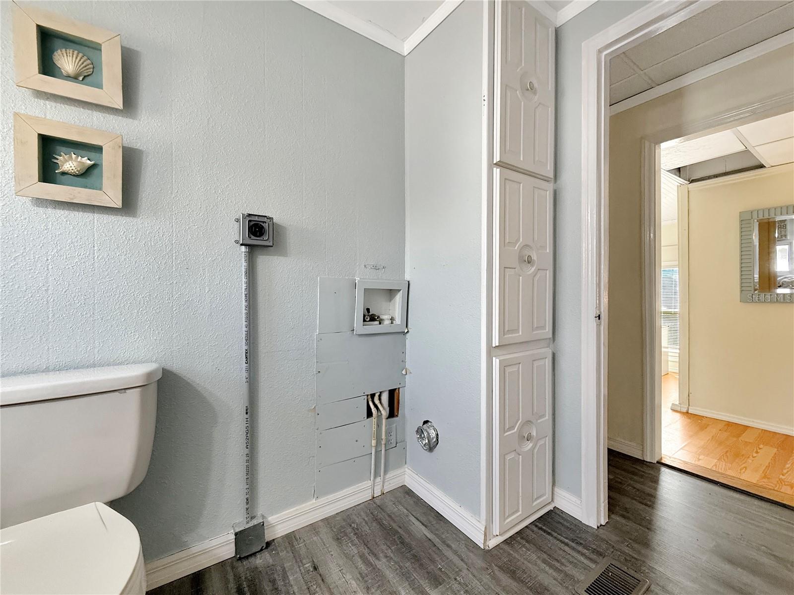 Image 15 of 35 For 5559 Holiday Park Boulevard