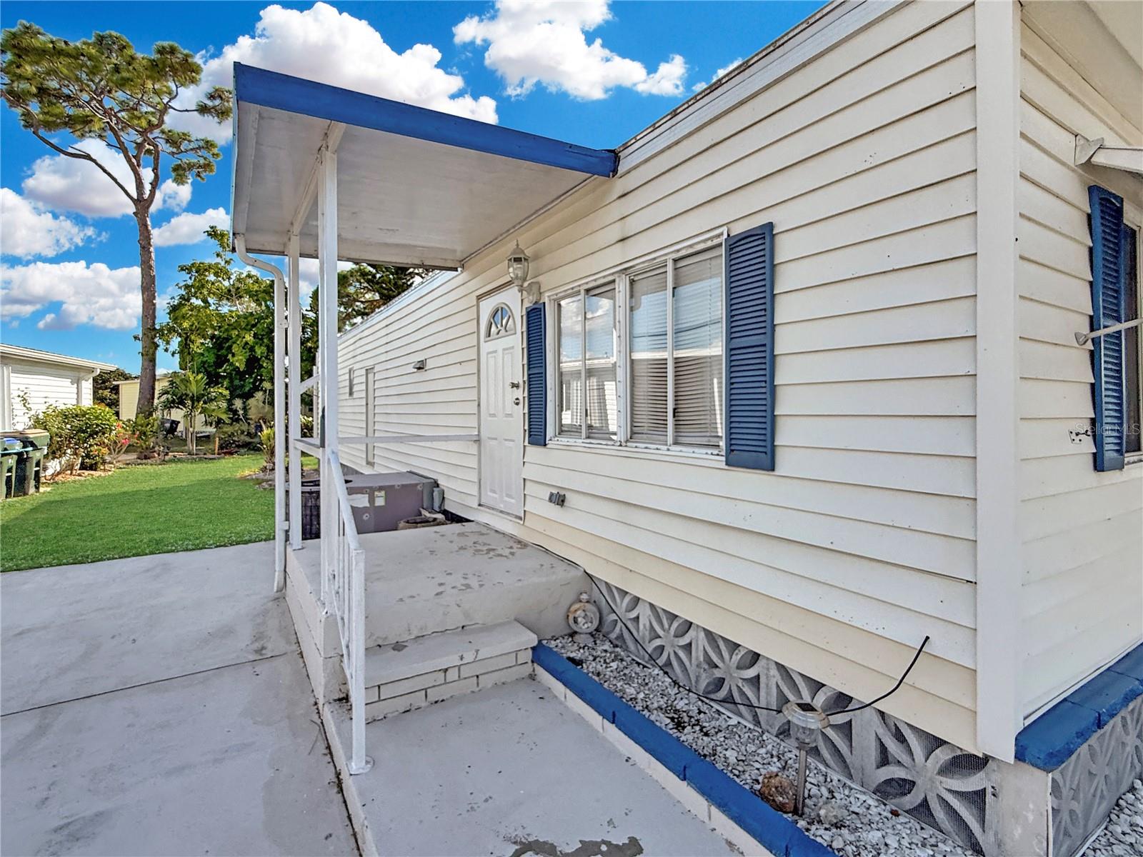 Image 4 of 35 For 5559 Holiday Park Boulevard