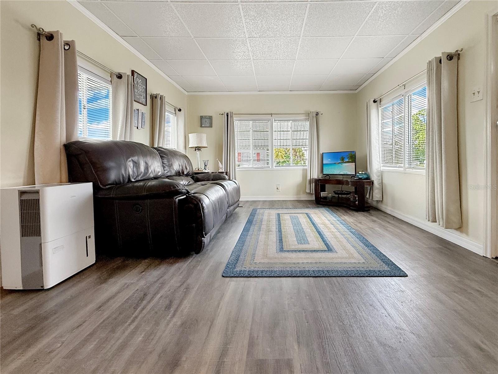 Image 6 of 35 For 5559 Holiday Park Boulevard