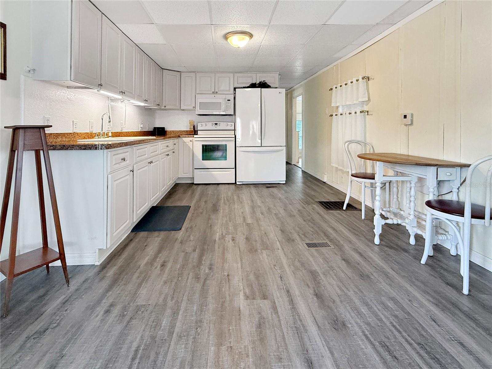 Image 8 of 35 For 5559 Holiday Park Boulevard