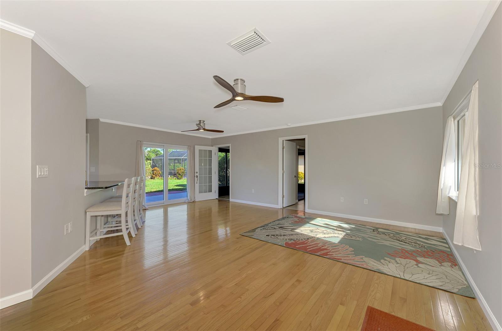 Image 11 of 47 For 218 Laurel Hollow Drive 10