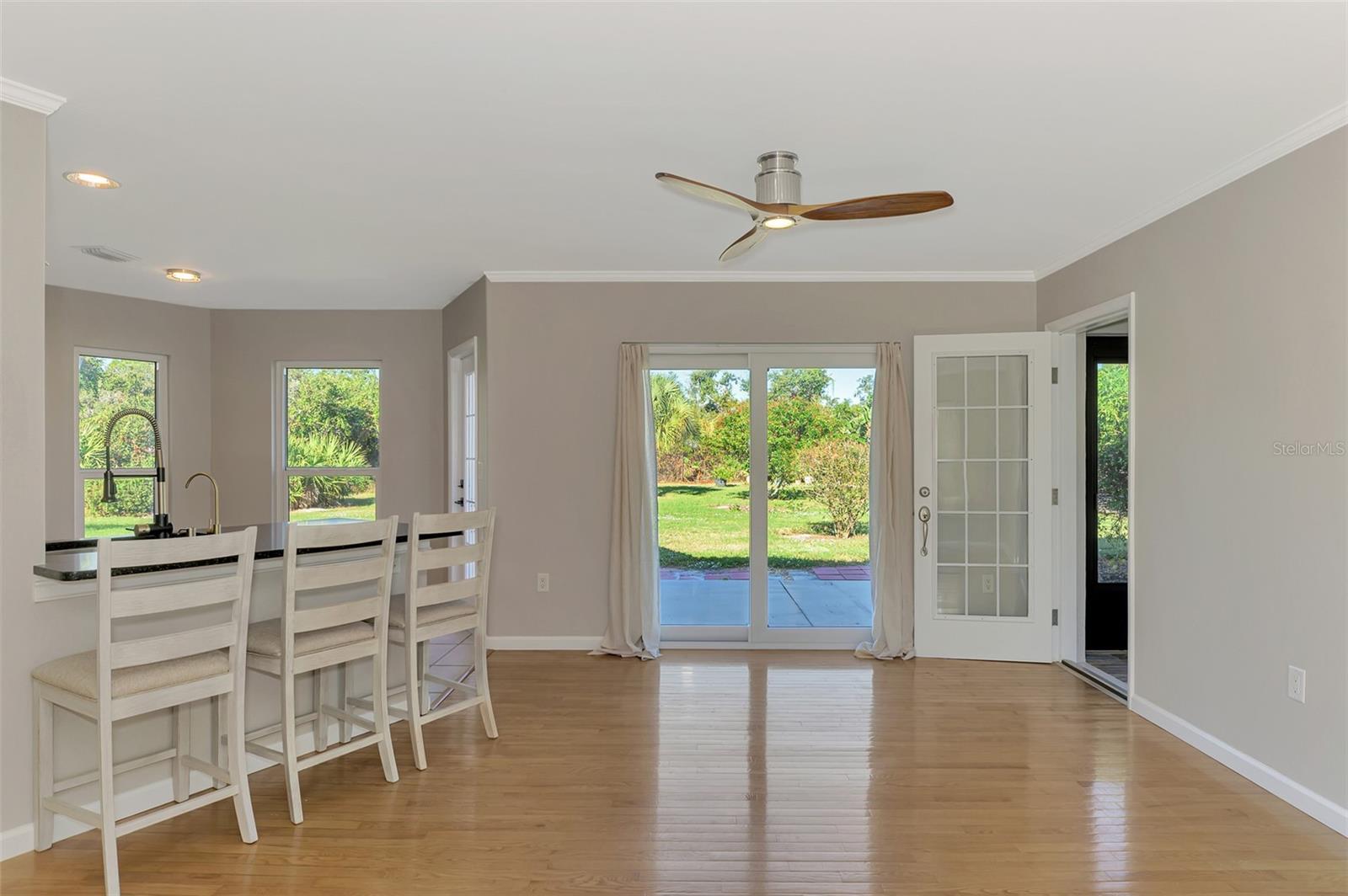 Image 12 of 47 For 218 Laurel Hollow Drive 10