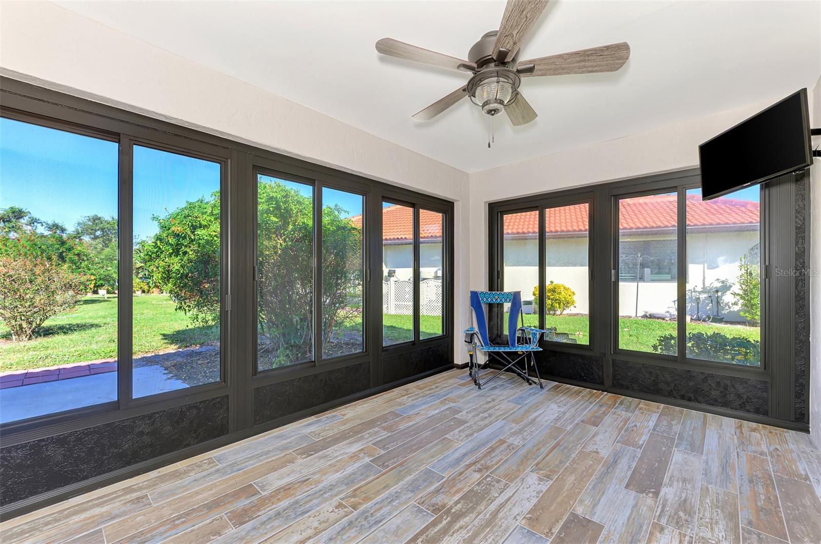 Image 20 of 47 For 218 Laurel Hollow Drive 10