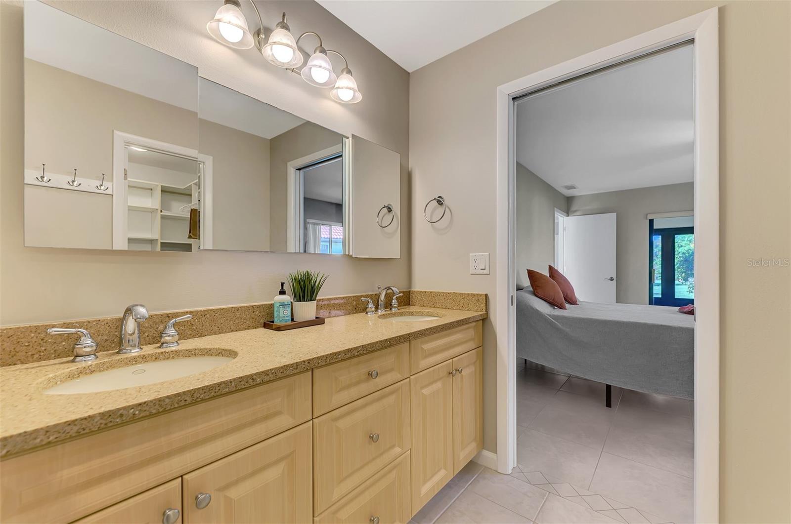 Image 23 of 47 For 218 Laurel Hollow Drive 10