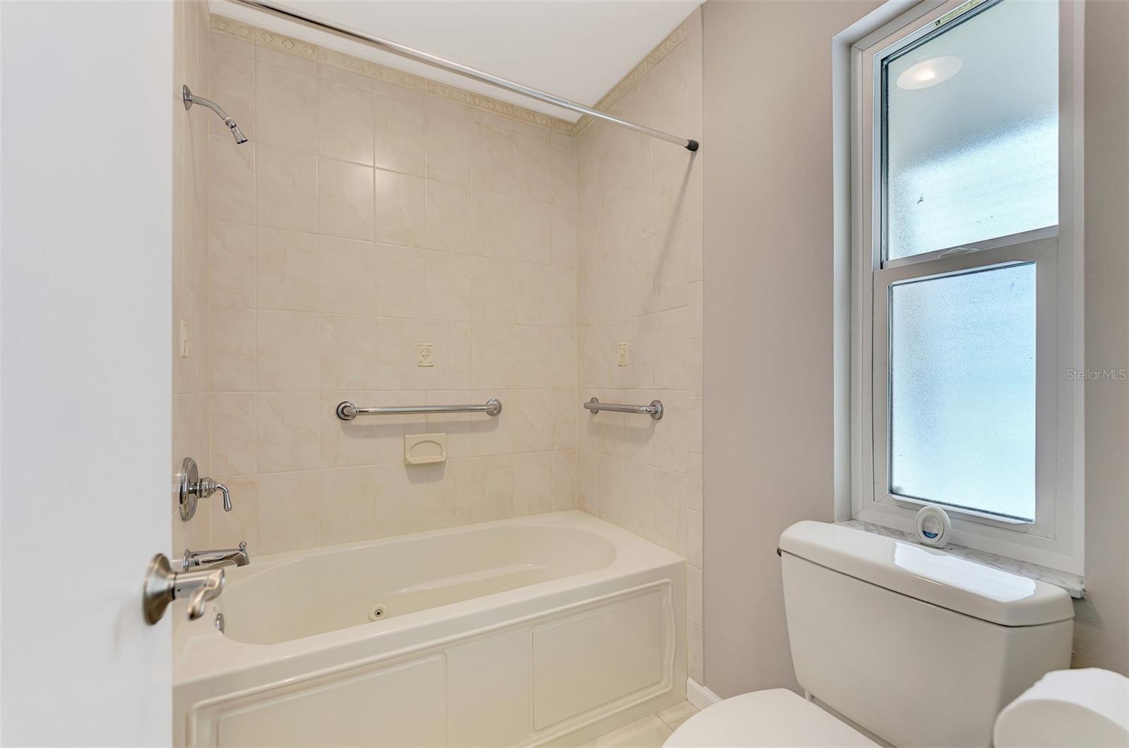 Image 25 of 47 For 218 Laurel Hollow Drive 10