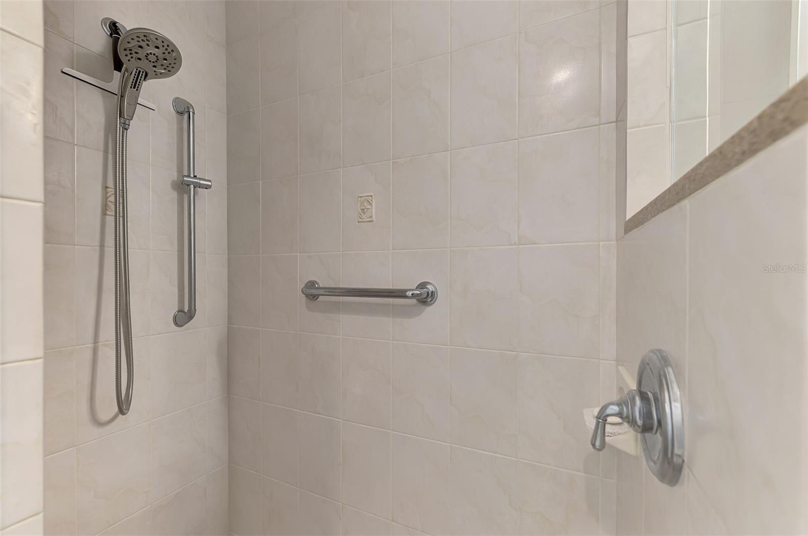 Image 26 of 47 For 218 Laurel Hollow Drive 10