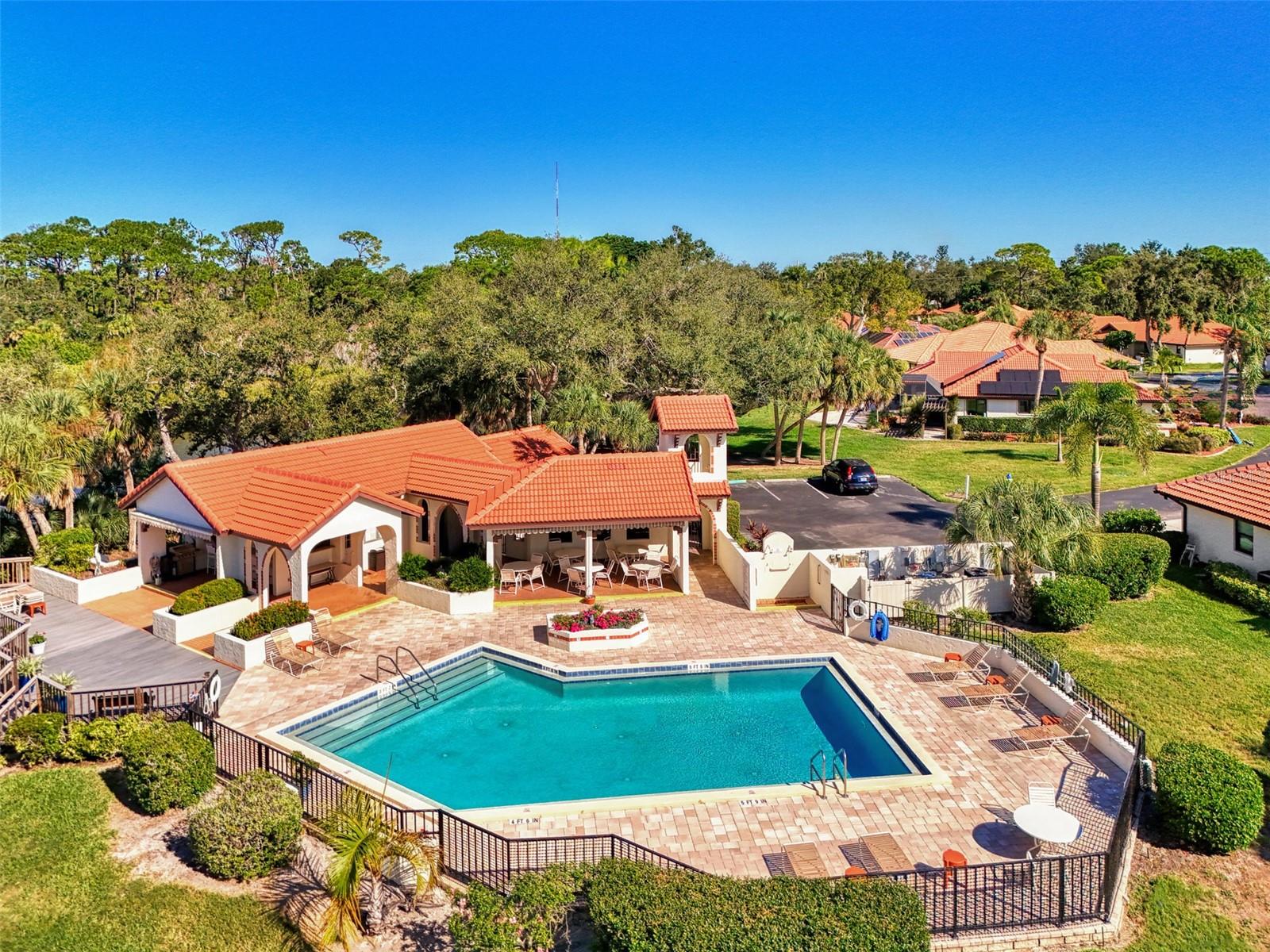 Image 41 of 47 For 218 Laurel Hollow Drive 10