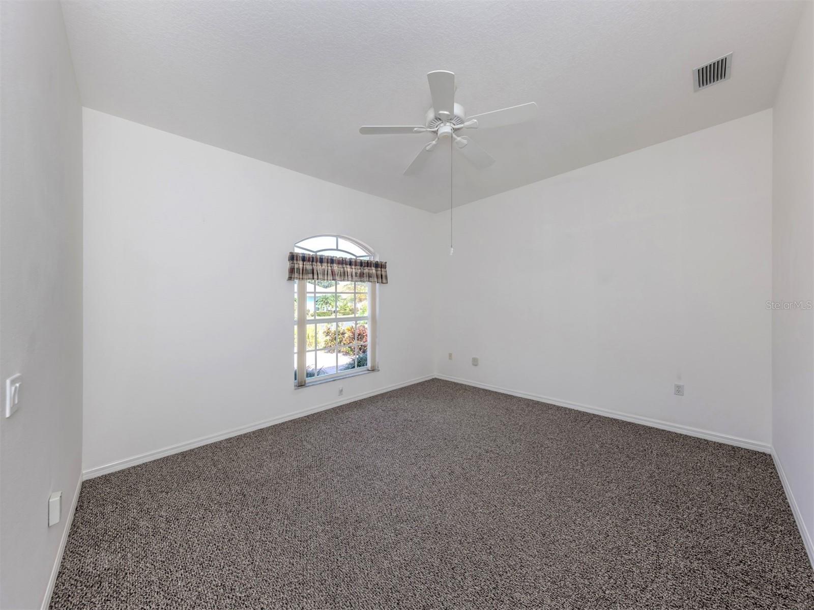 Image 14 of 45 For 656 Silk Oak Drive