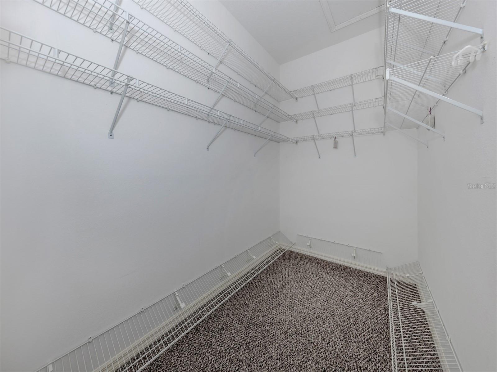 Image 16 of 45 For 656 Silk Oak Drive