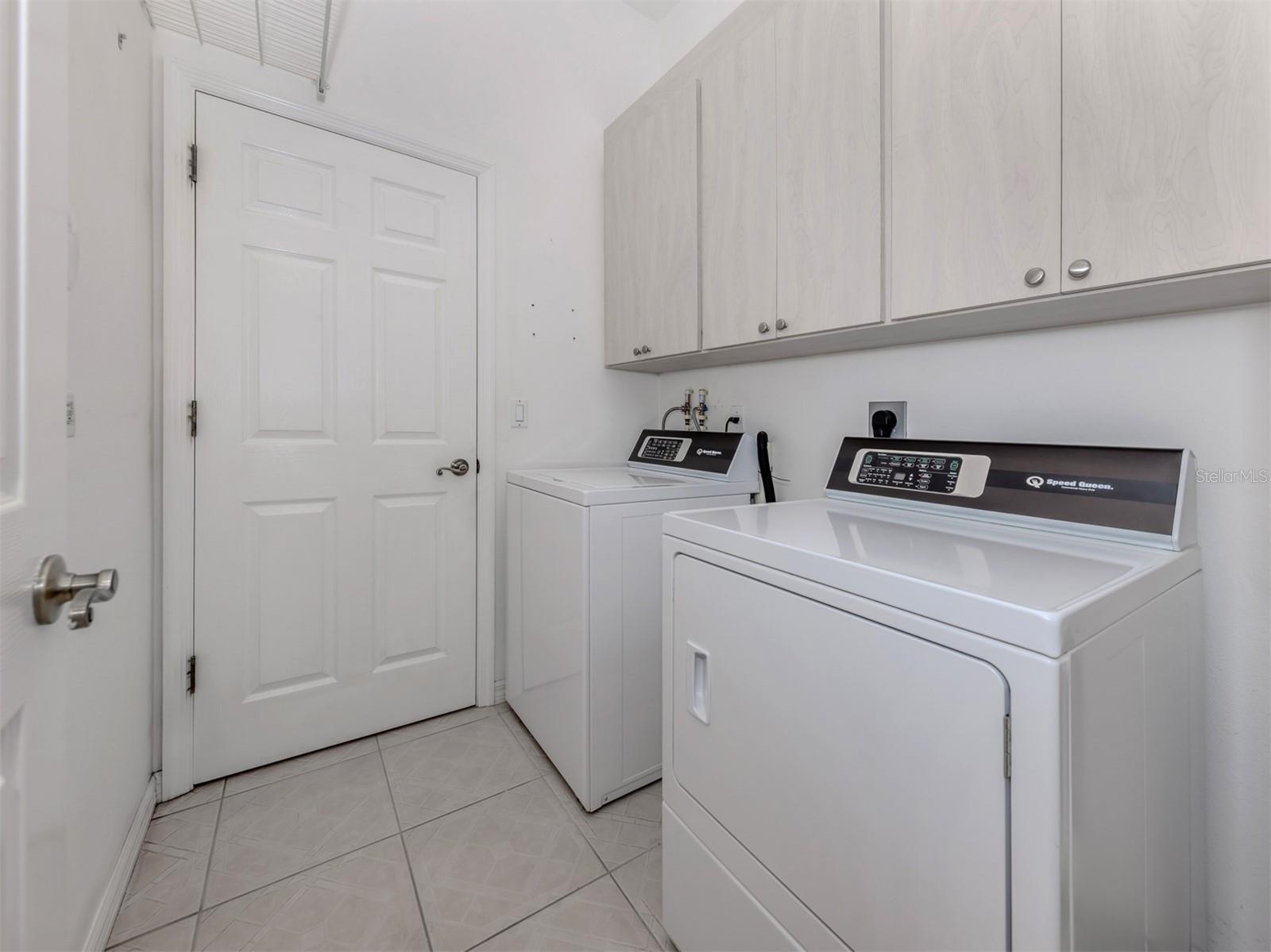 Image 20 of 45 For 656 Silk Oak Drive