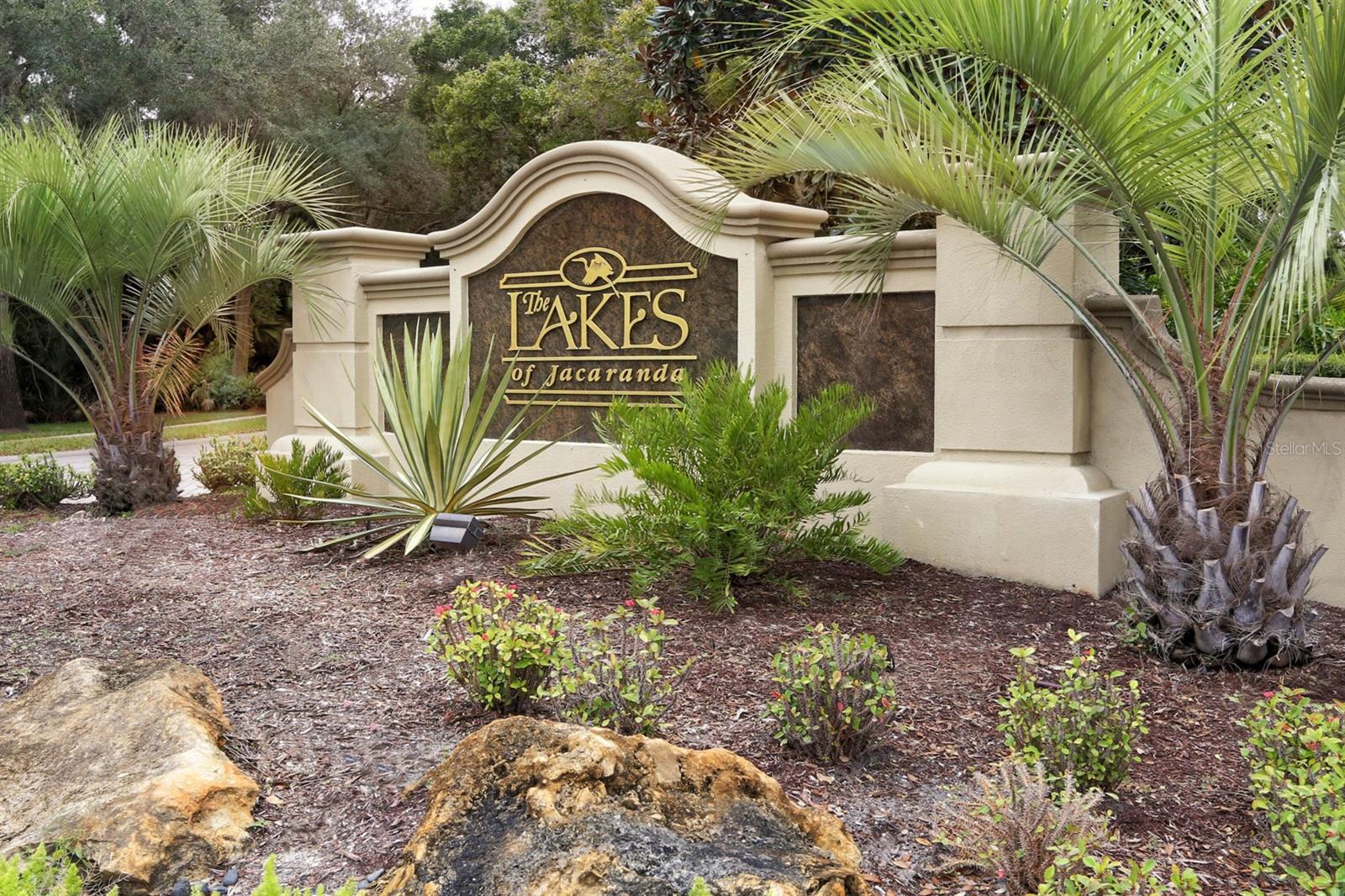 Image 21 of 45 For 656 Silk Oak Drive