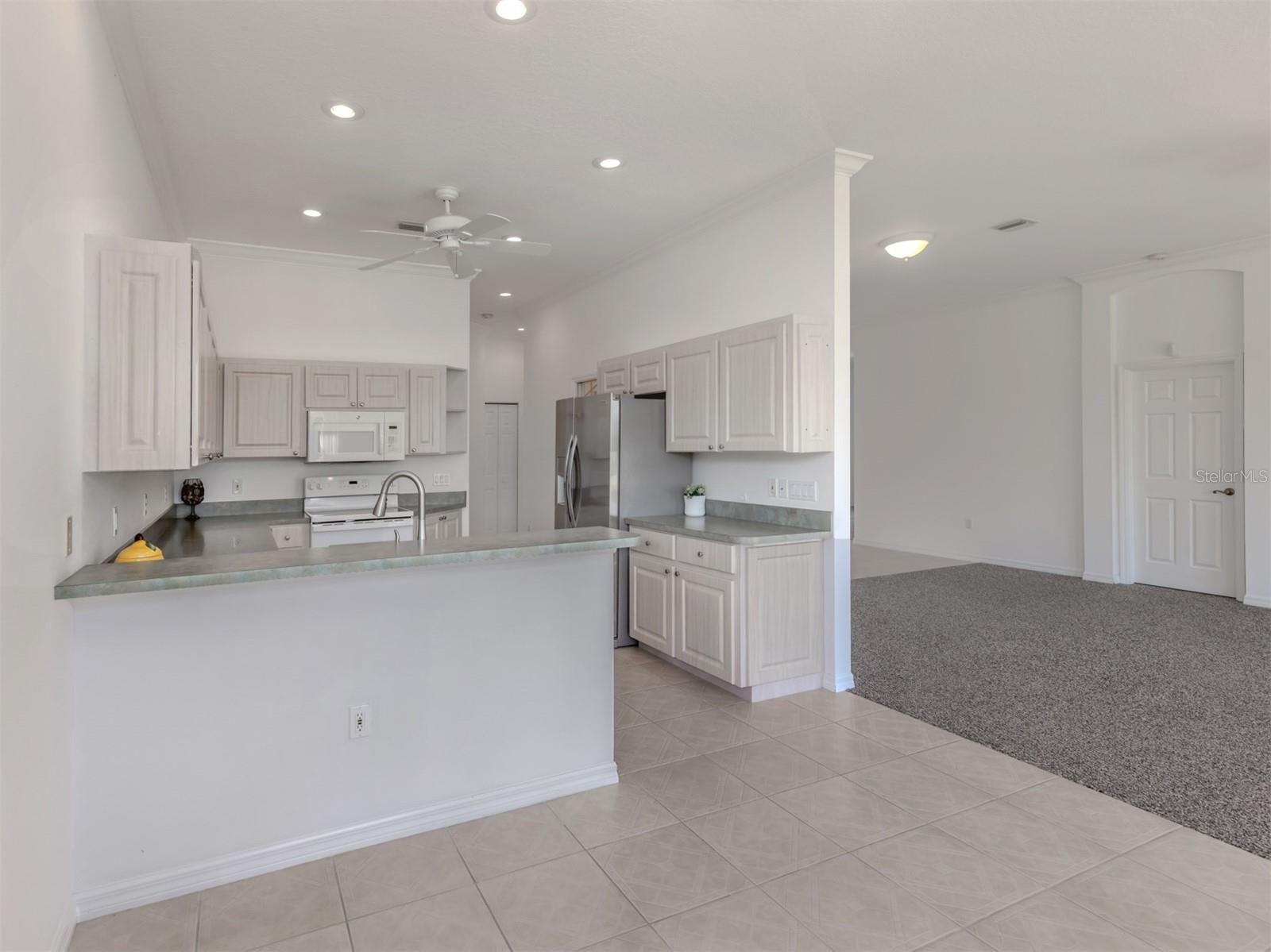 Image 6 of 45 For 656 Silk Oak Drive