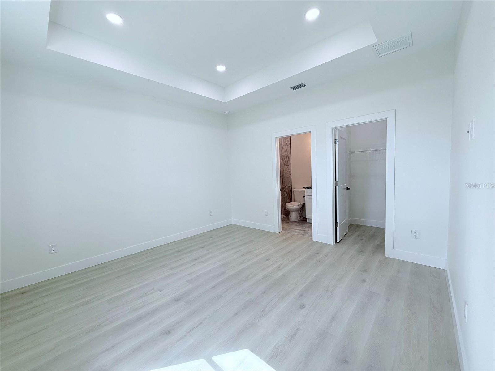 Image 16 of 22 For 9483 Tacoma Avenue