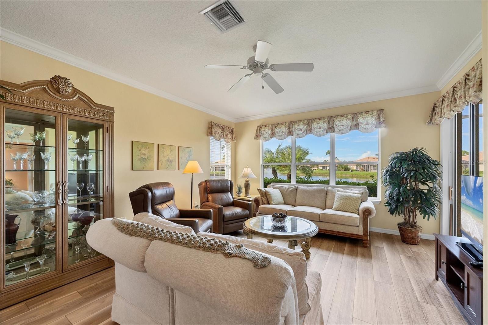 Image 10 of 76 For 4924 Whispering Oaks Drive