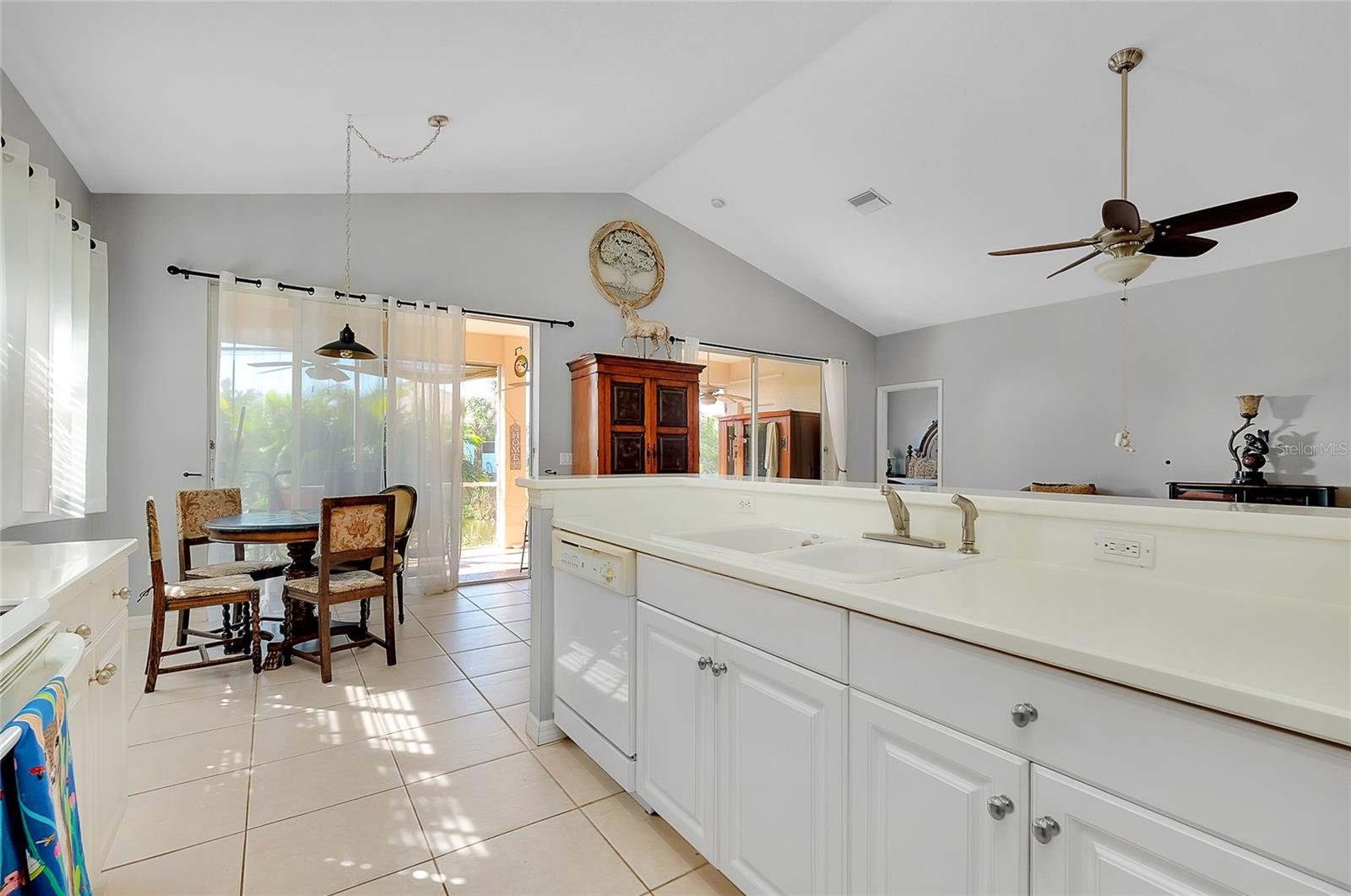 Image 32 of 92 For 405 Tortuga Drive