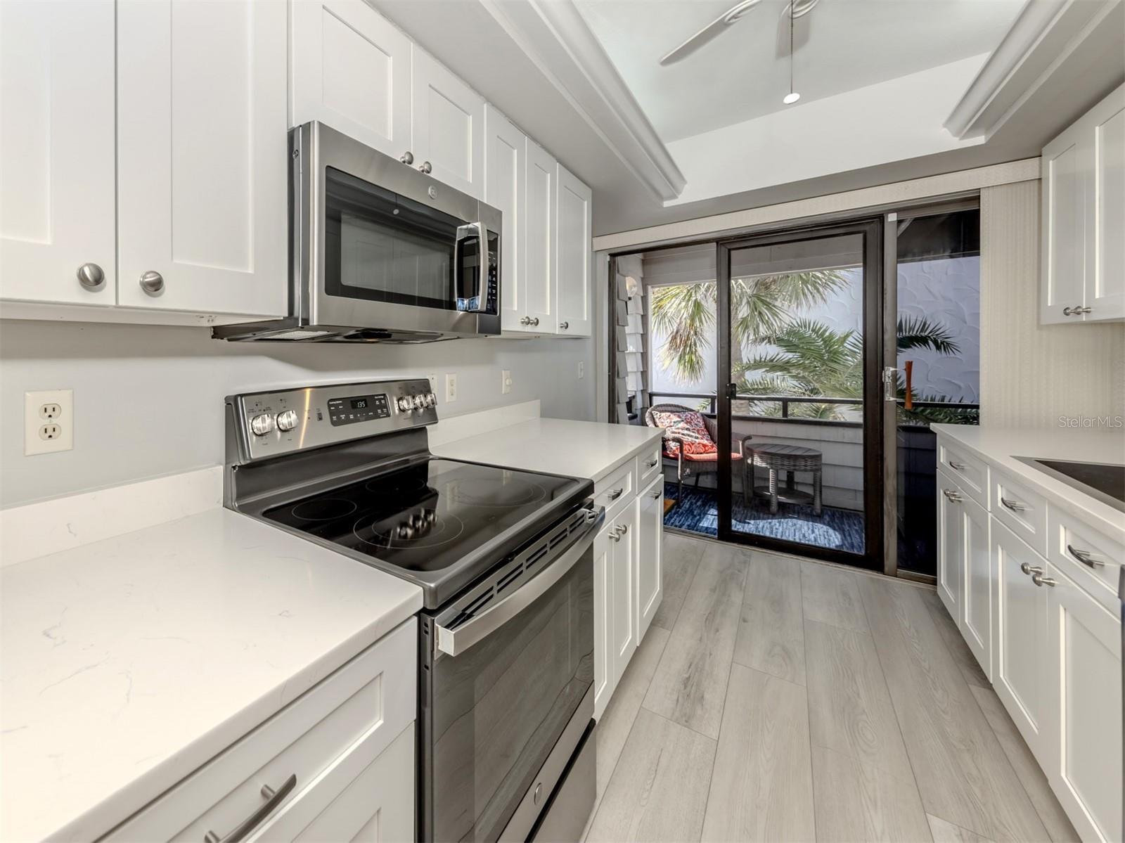 Image 11 of 49 For 1555 Tarpon Center Drive 203