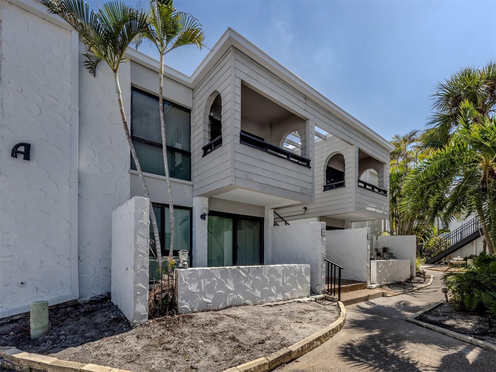 Image 17 of 49 For 1555 Tarpon Center Drive 203