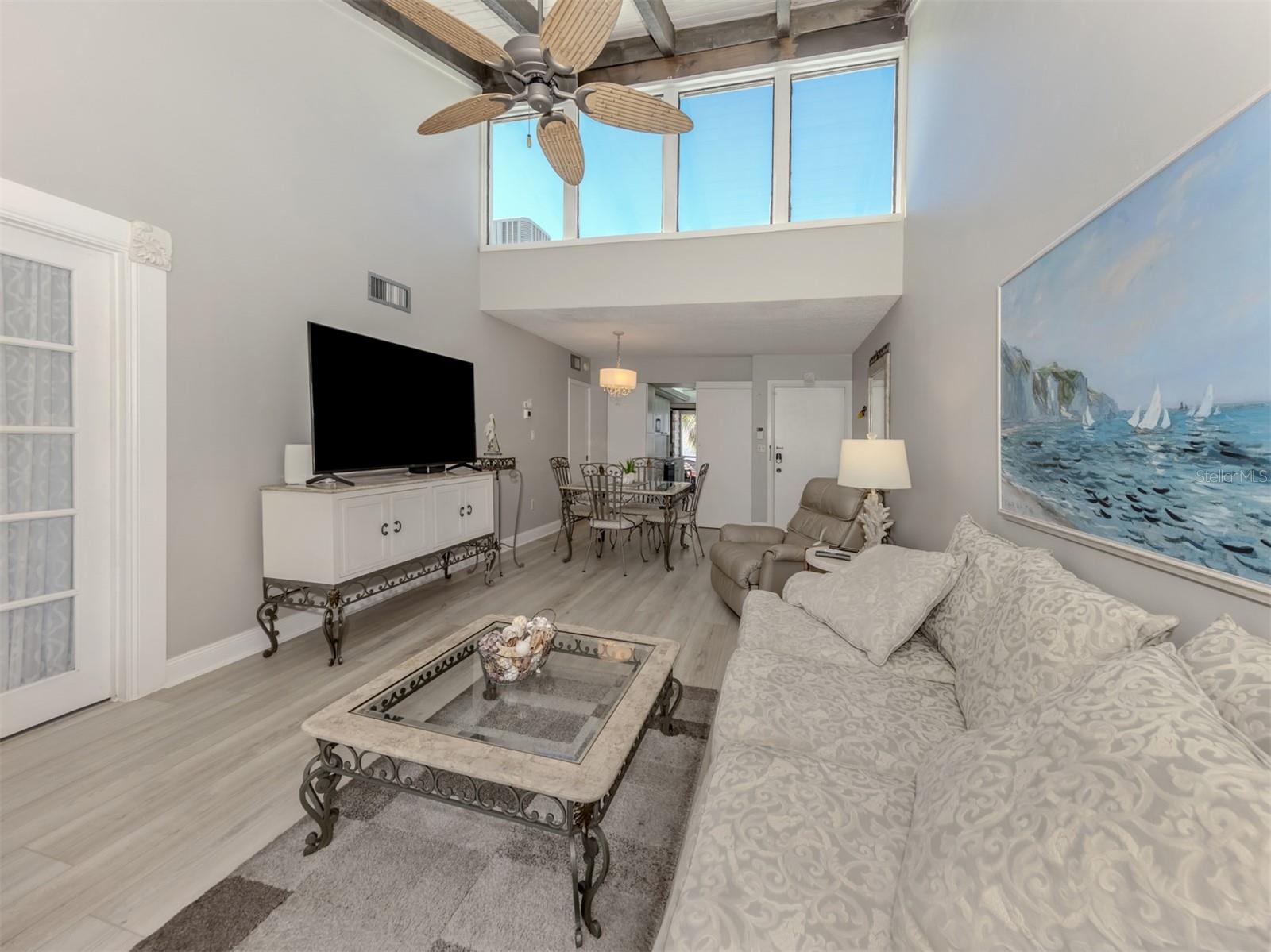 Image 19 of 49 For 1555 Tarpon Center Drive 203