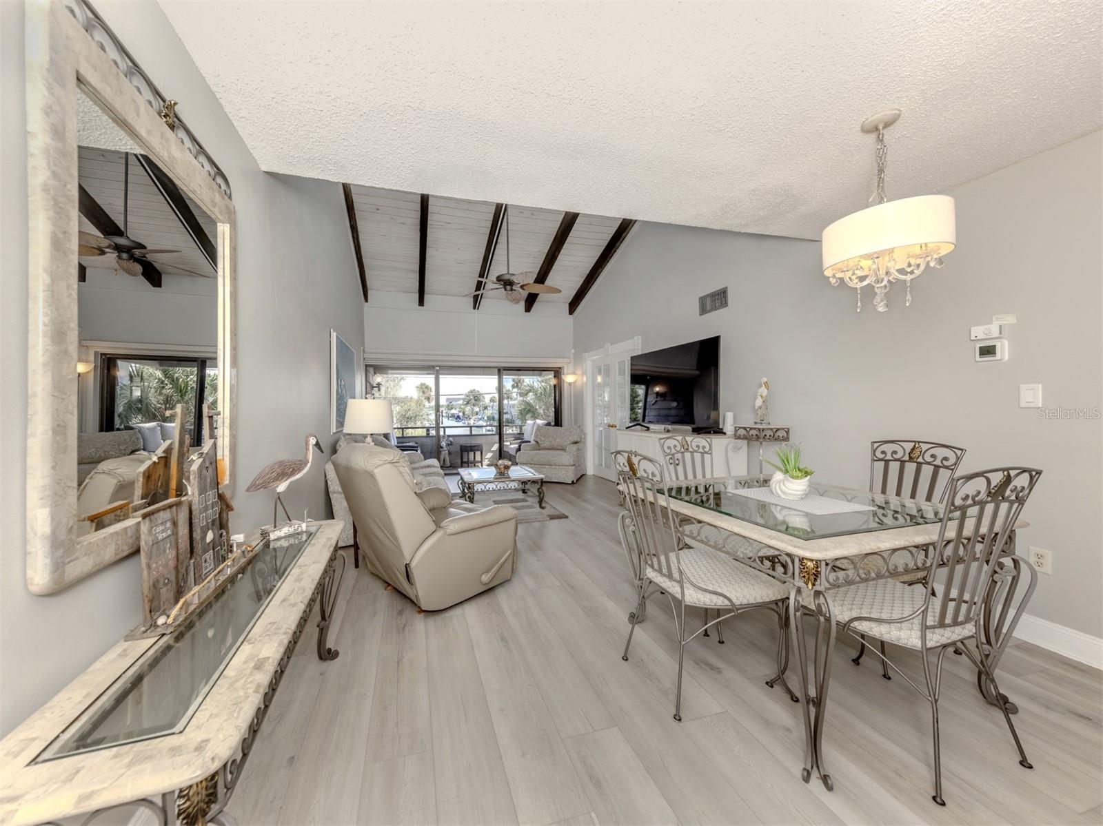 Image 20 of 49 For 1555 Tarpon Center Drive 203