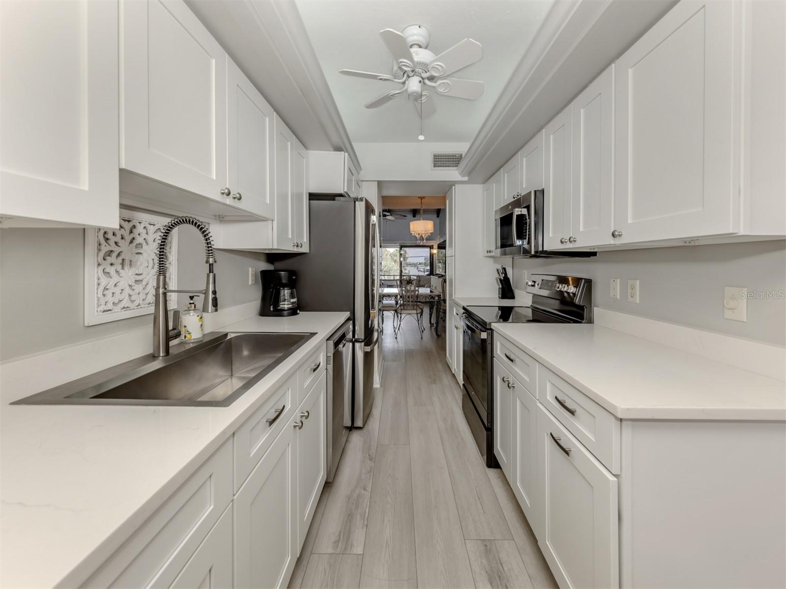 Image 21 of 49 For 1555 Tarpon Center Drive 203