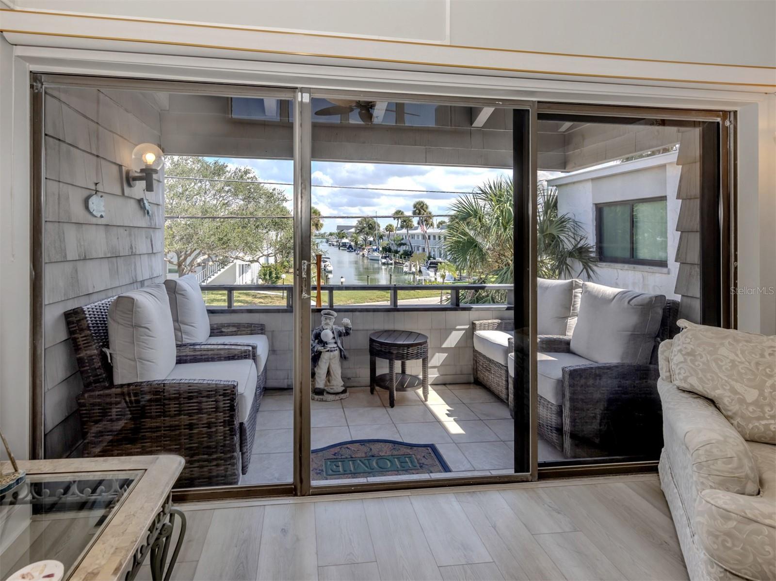 Image 22 of 49 For 1555 Tarpon Center Drive 203