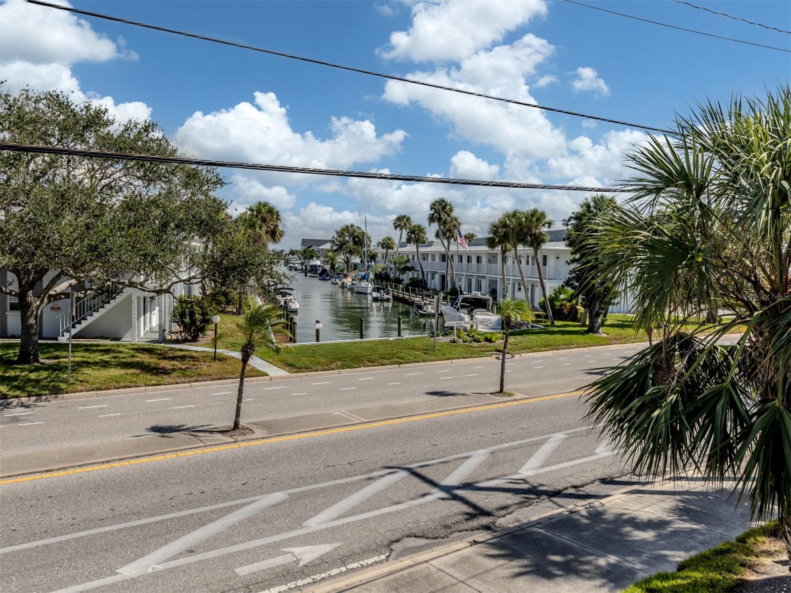 Image 24 of 49 For 1555 Tarpon Center Drive 203