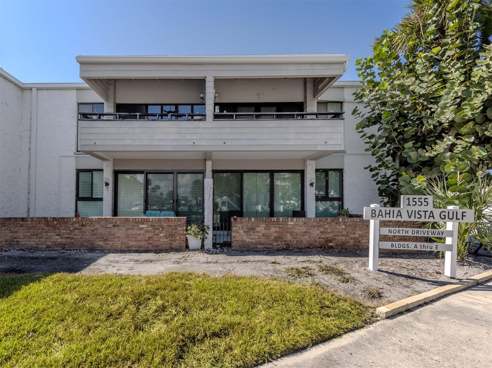 Image 25 of 49 For 1555 Tarpon Center Drive 203