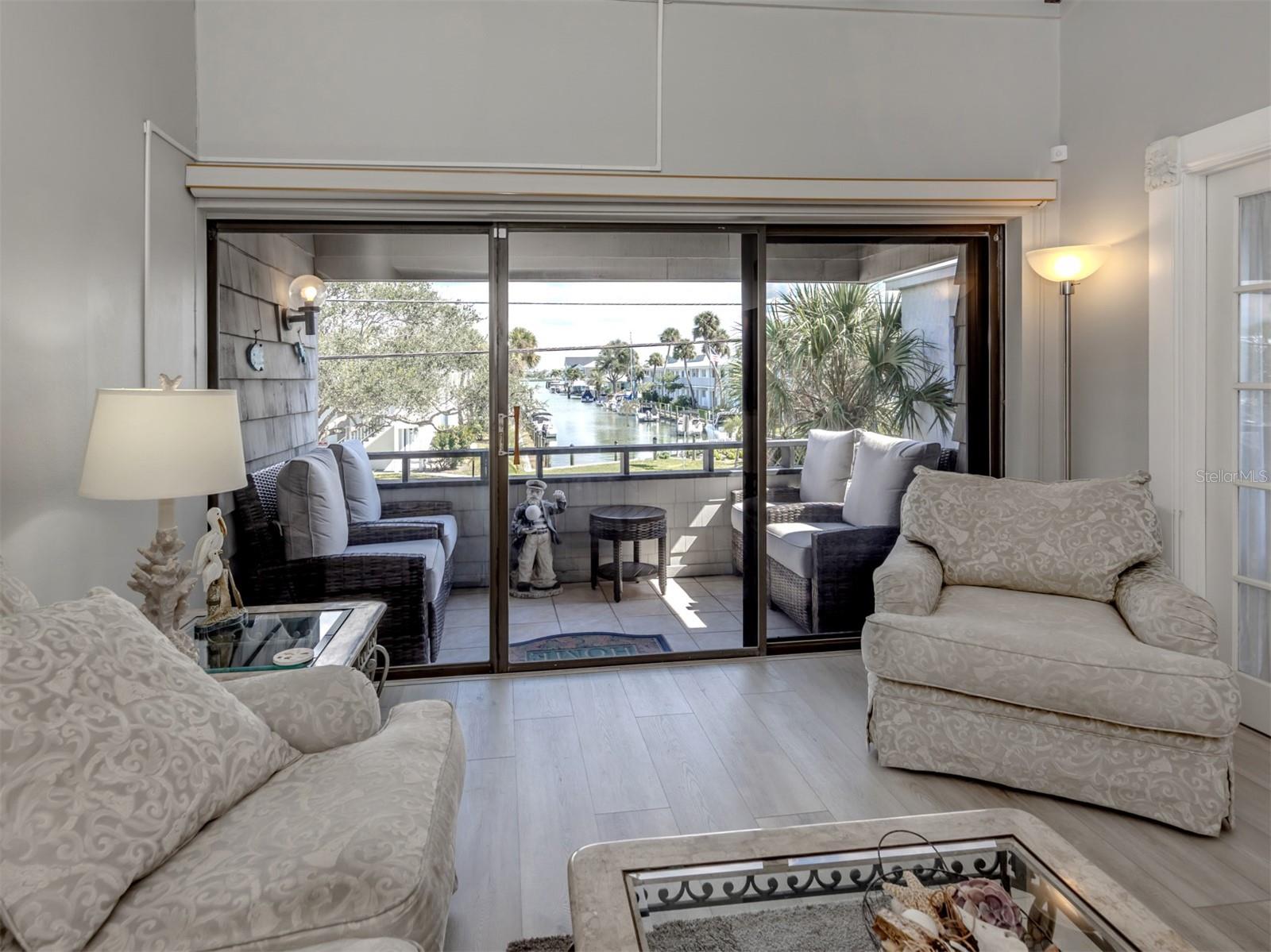 Image 3 of 49 For 1555 Tarpon Center Drive 203