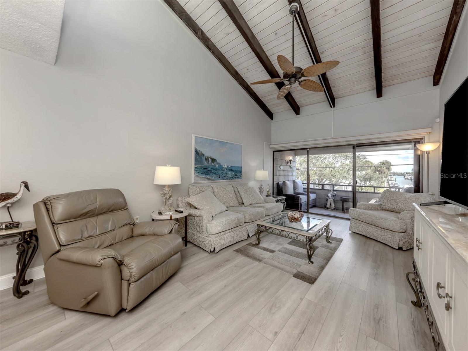 Image 4 of 49 For 1555 Tarpon Center Drive 203