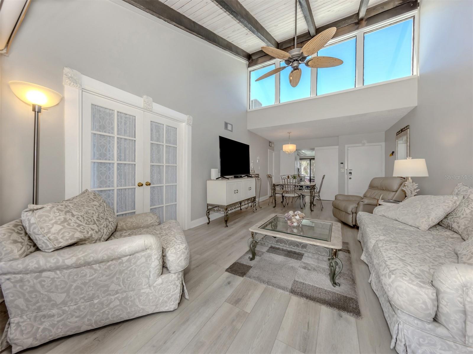 Image 6 of 49 For 1555 Tarpon Center Drive 203