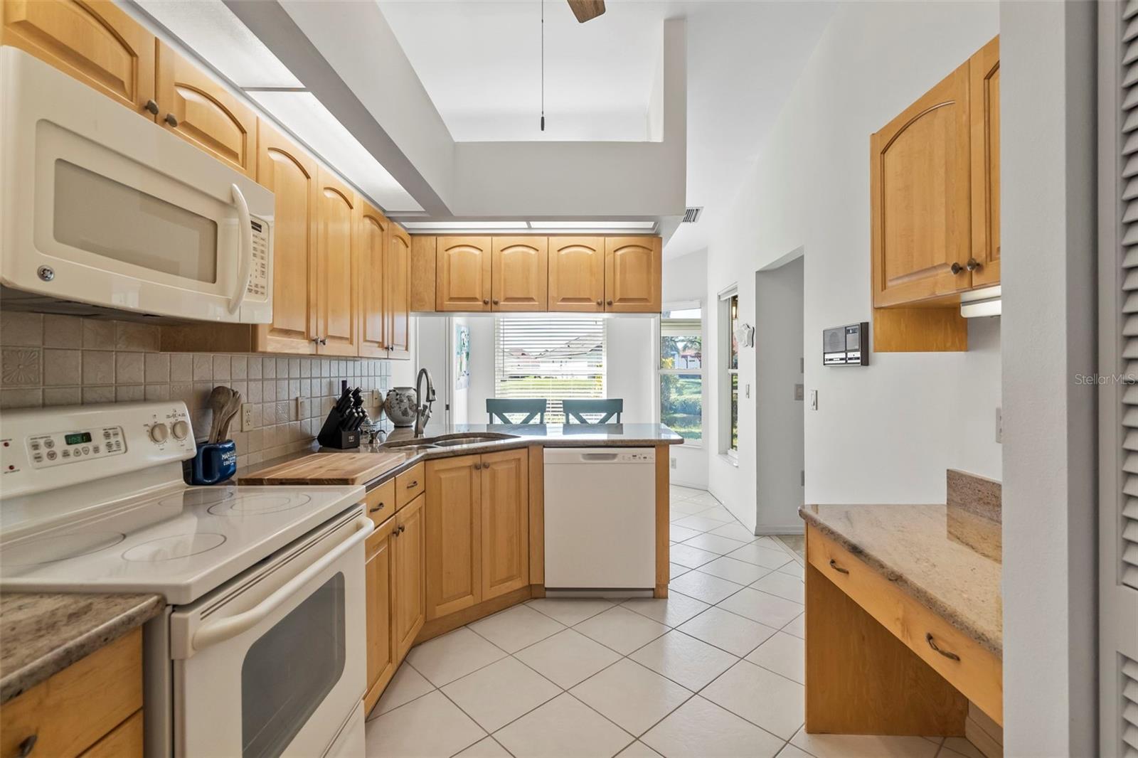 Image 13 of 84 For 174 Southampton Place S 345