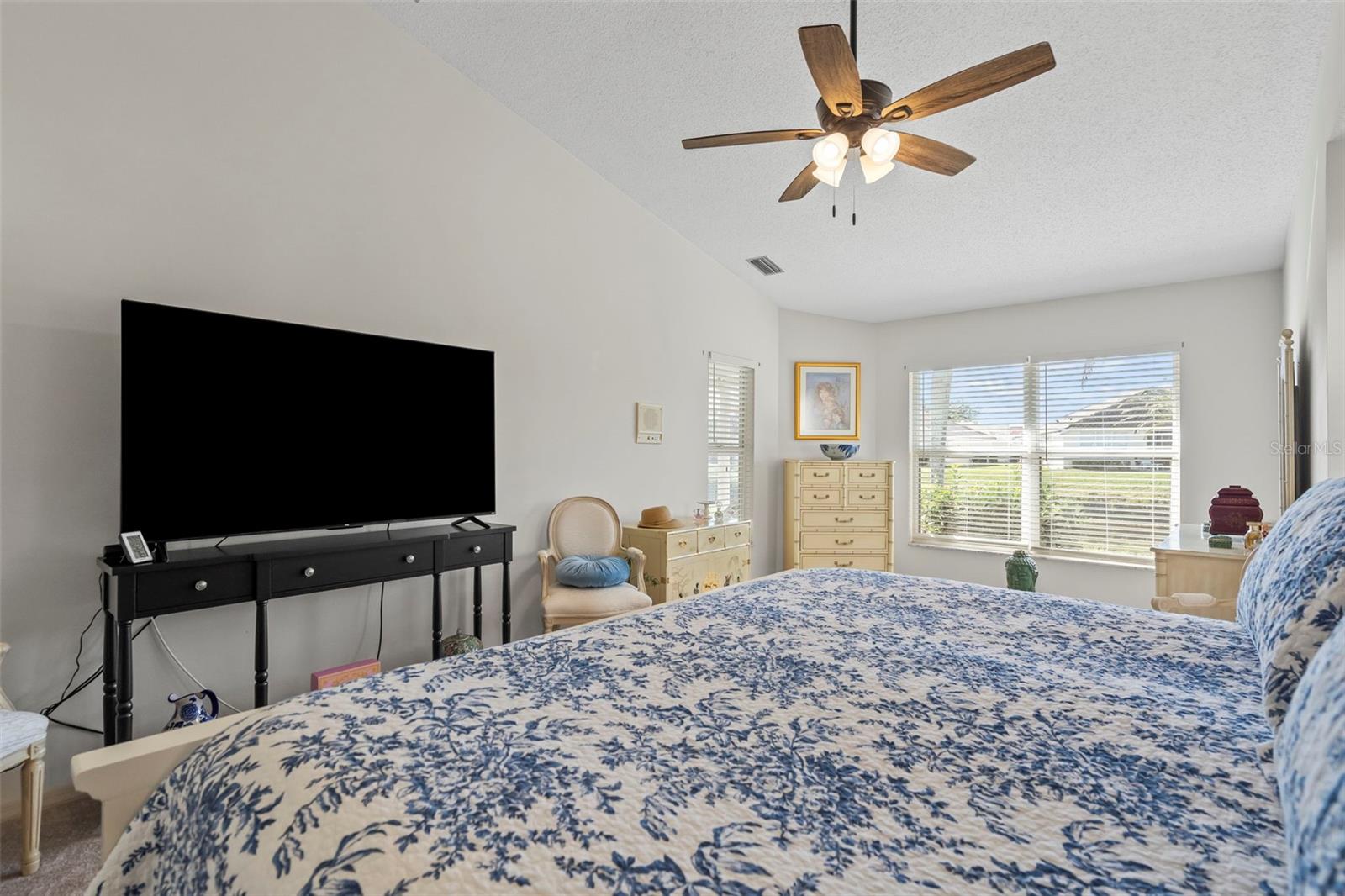 Image 20 of 84 For 174 Southampton Place S 345