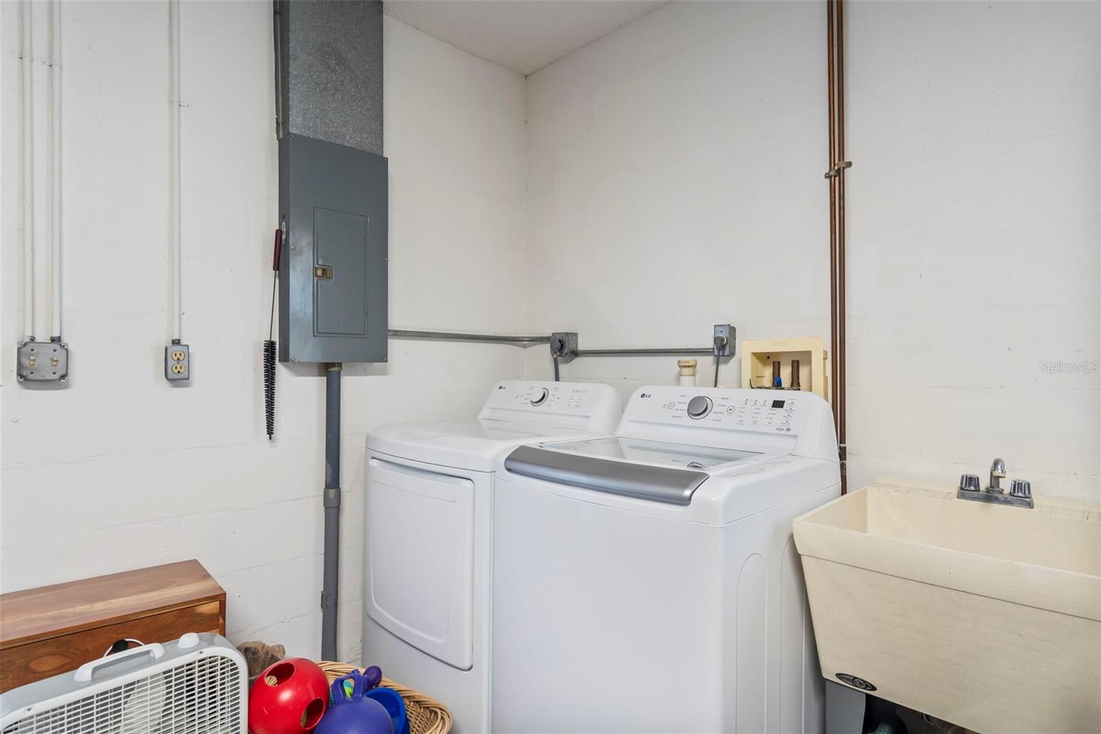 Image 31 of 84 For 174 Southampton Place S 345