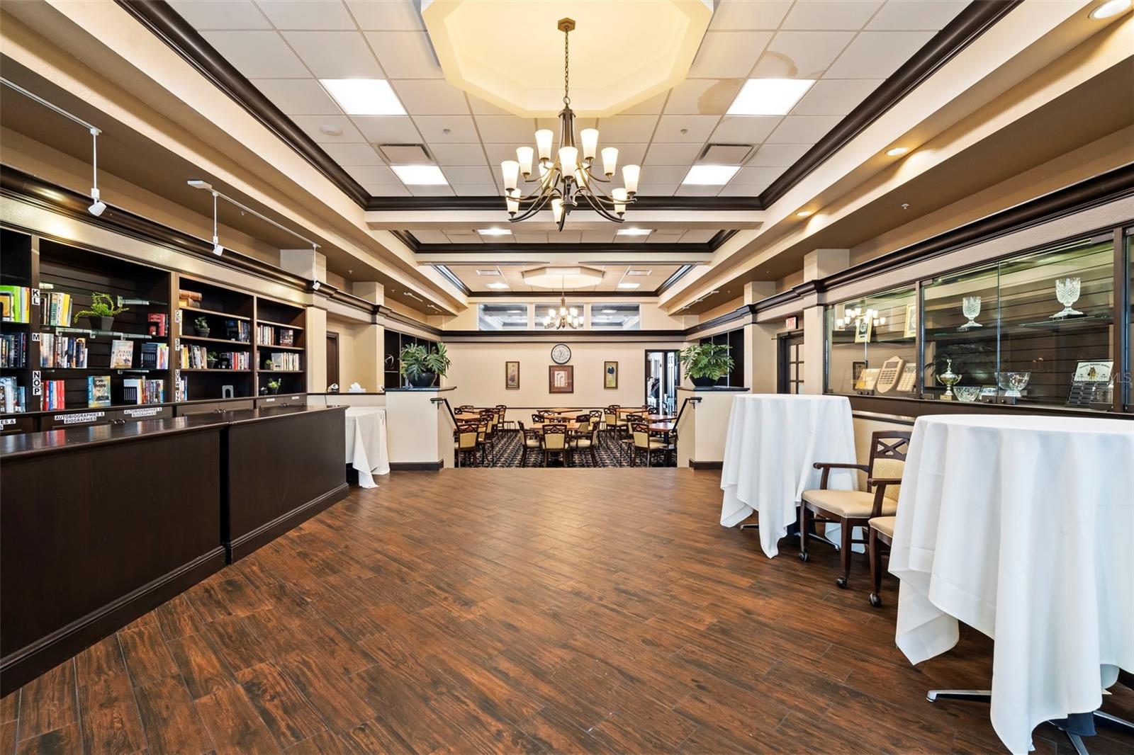 Image 39 of 84 For 174 Southampton Place S 345