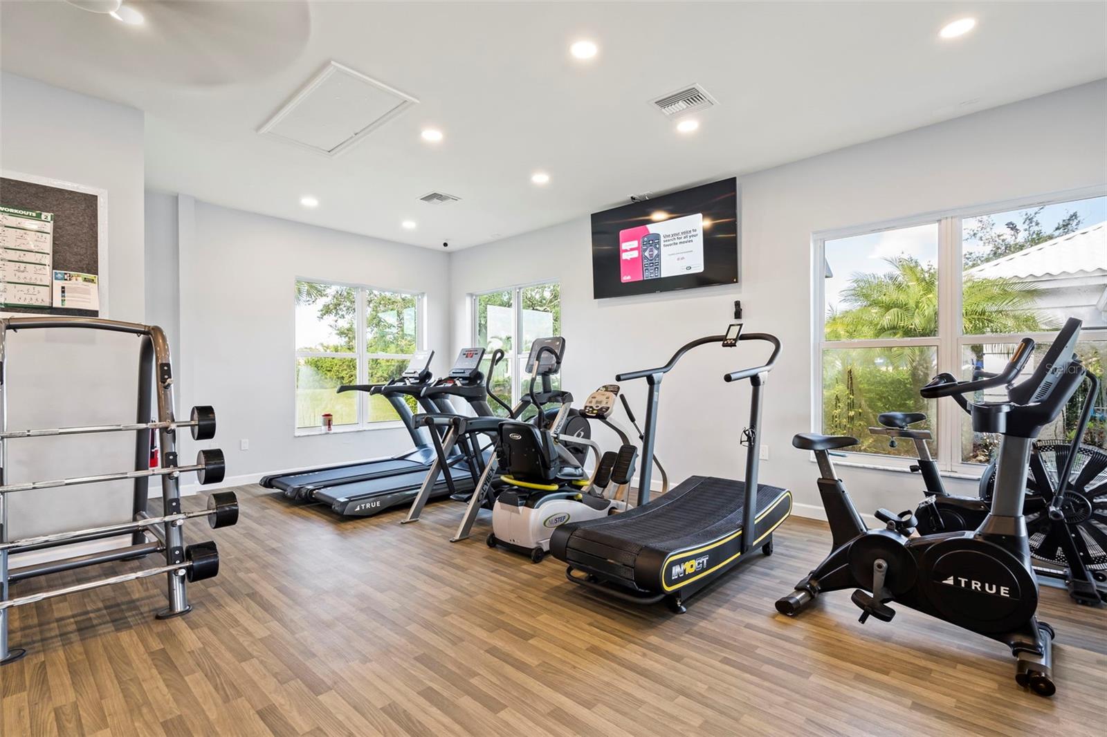 Image 49 of 84 For 174 Southampton Place S 345