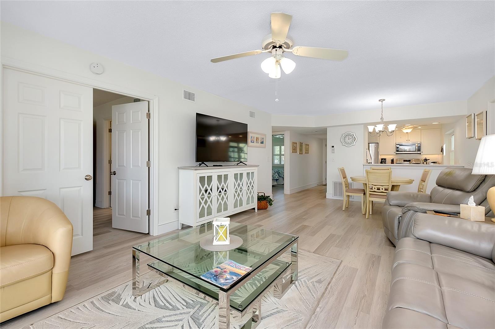 Image 17 of 68 For 433 Cerromar Lane 430