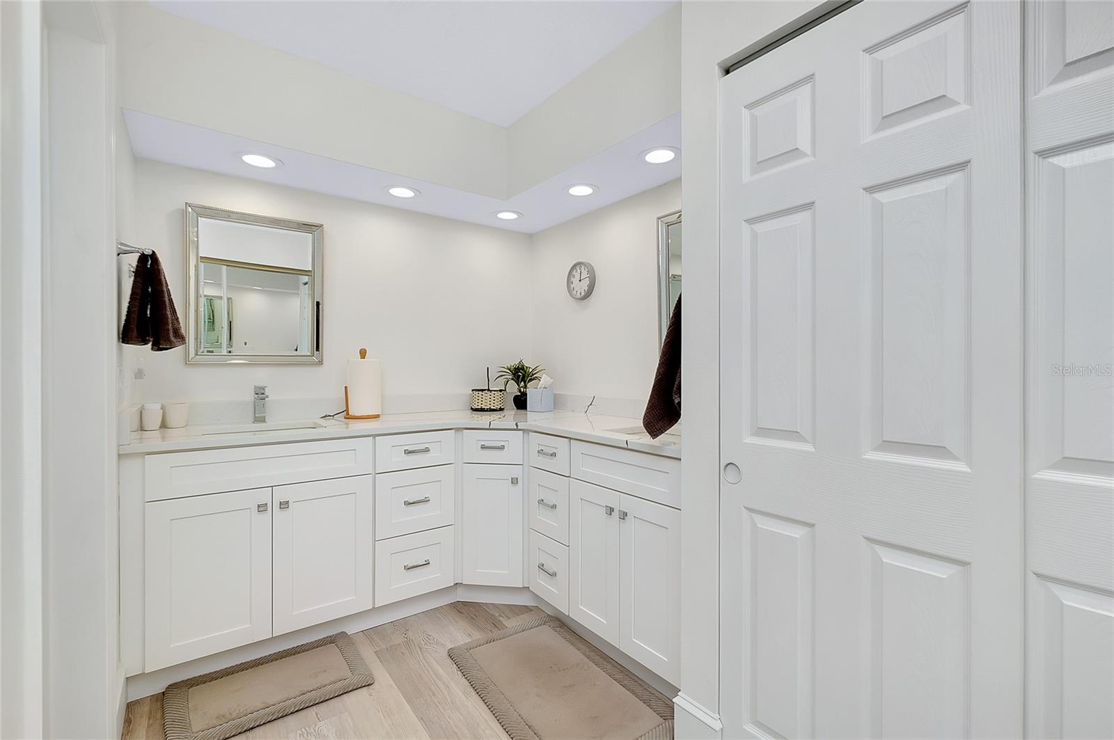 Image 29 of 68 For 433 Cerromar Lane 430