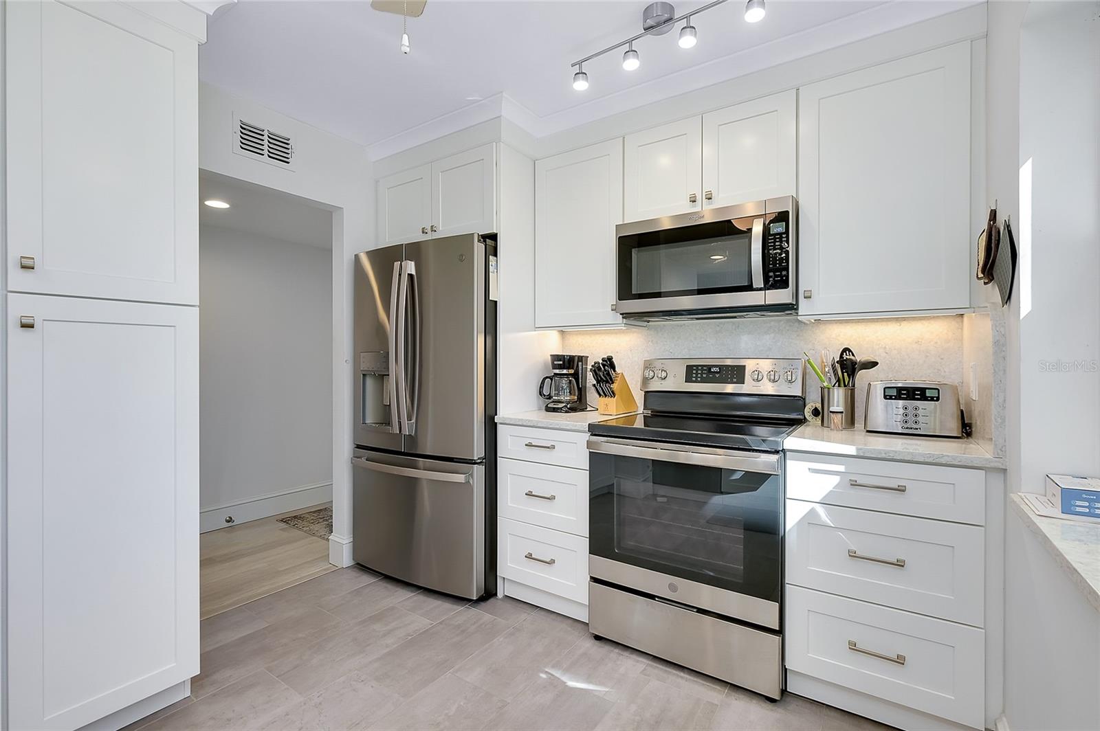 Image 8 of 68 For 433 Cerromar Lane 430