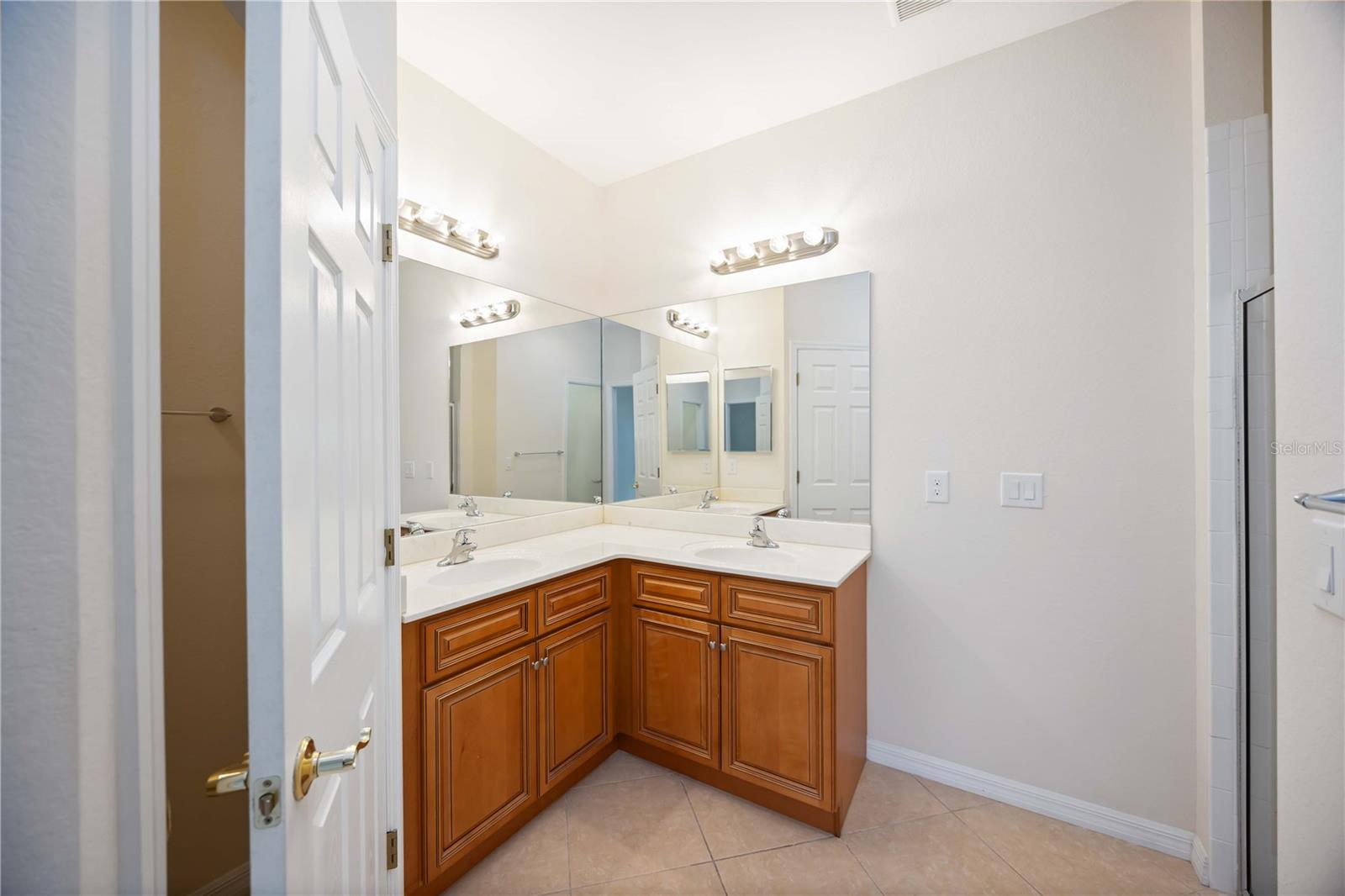 Image 23 of 49 For 1914 Scarlett Avenue