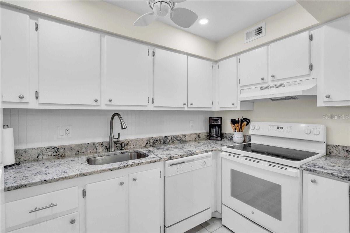 Image 11 of 29 For 519 Albee Farm Road 308