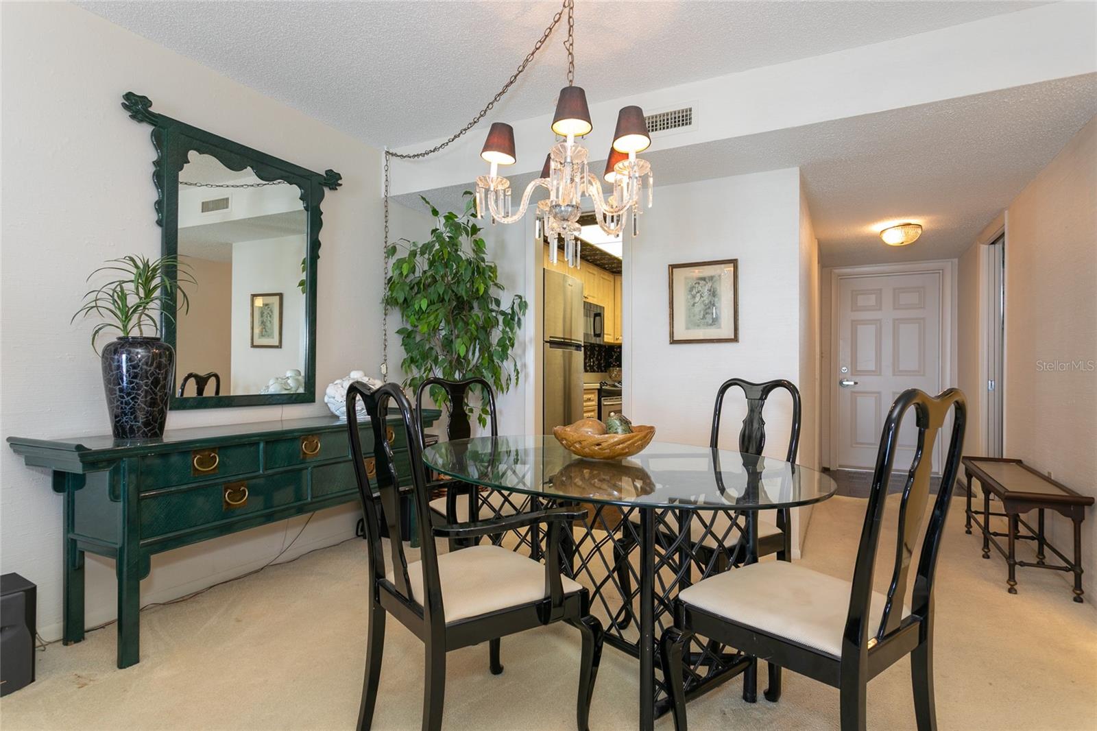 Image 13 of 39 For 633 Alhambra Road 605