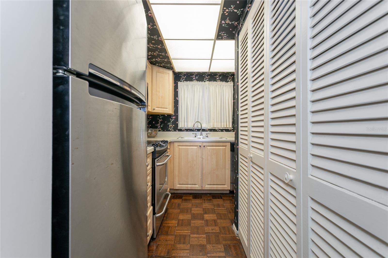 Image 20 of 39 For 633 Alhambra Road 605