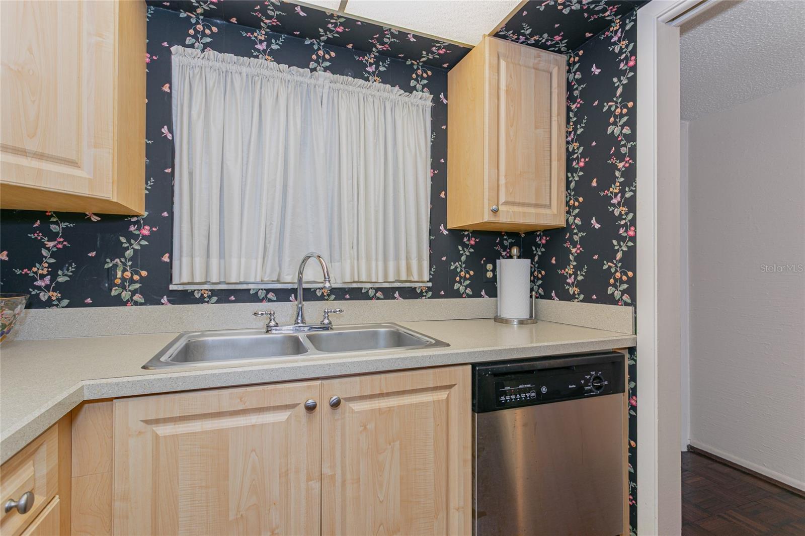 Image 22 of 39 For 633 Alhambra Road 605