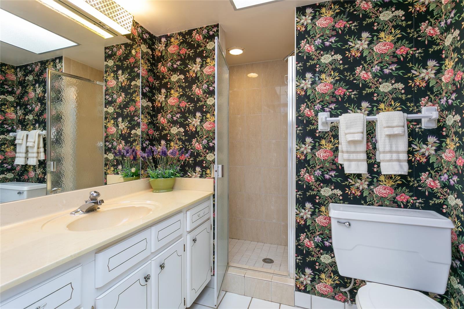 Image 36 of 39 For 633 Alhambra Road 605