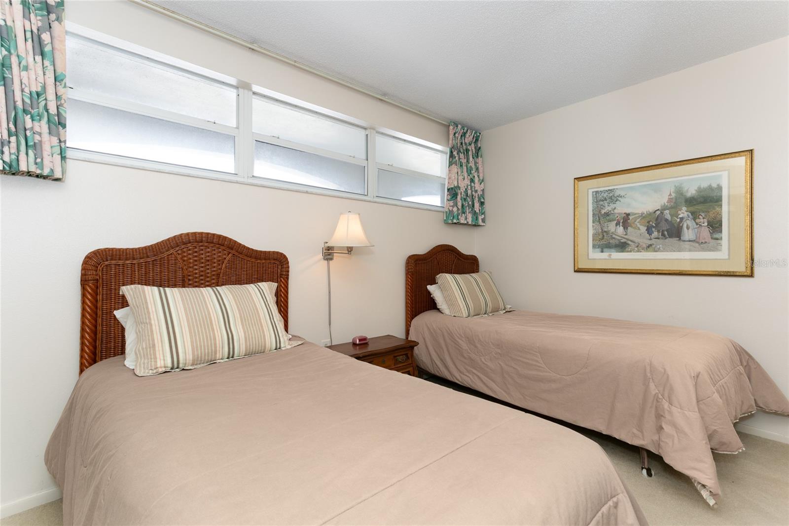 Image 37 of 39 For 633 Alhambra Road 605