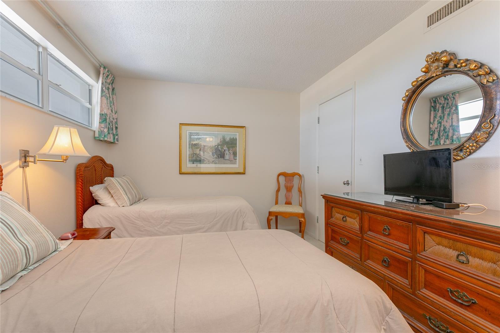 Image 38 of 39 For 633 Alhambra Road 605