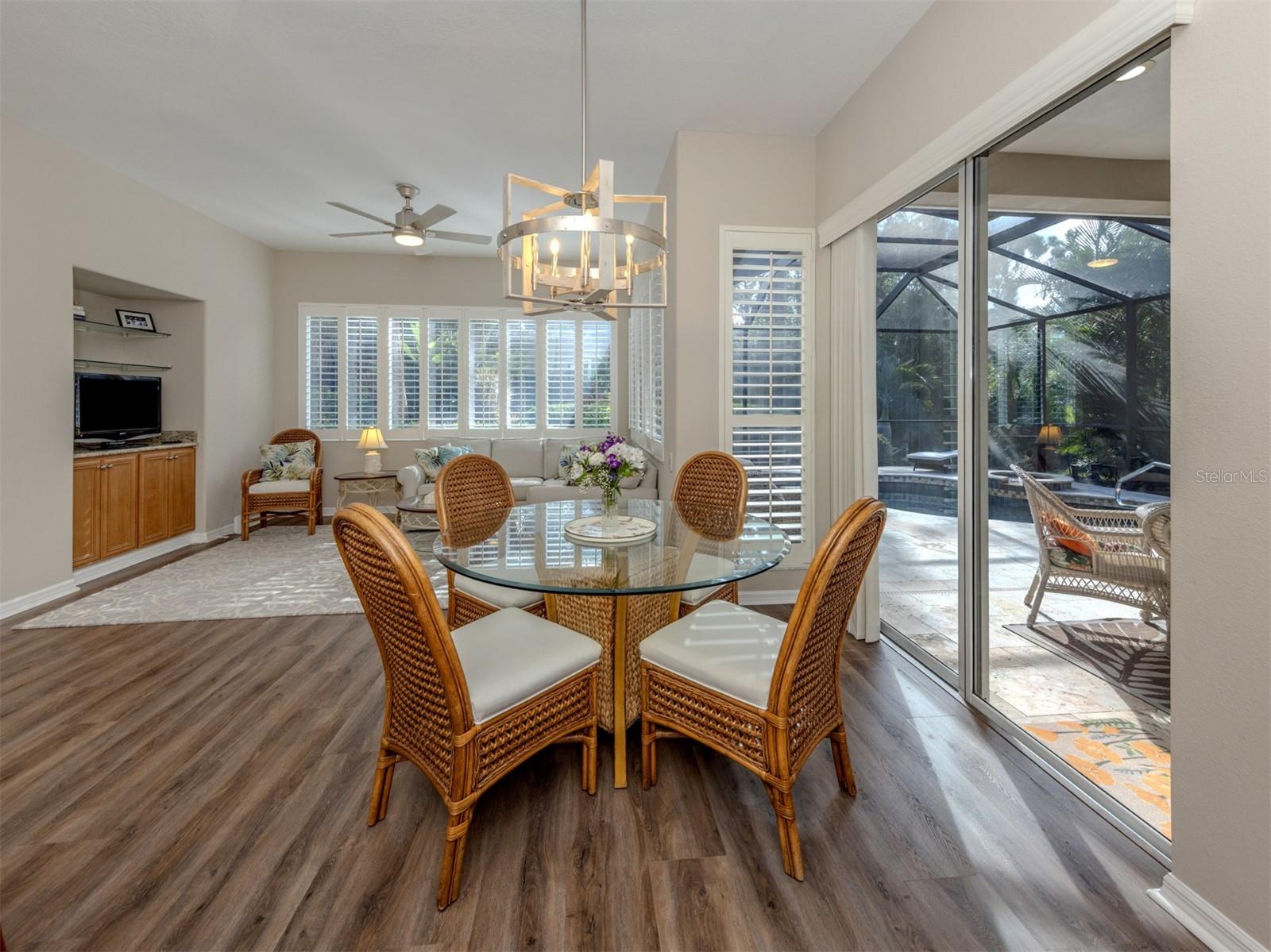 Image 10 of 60 For 355 Melrose Court