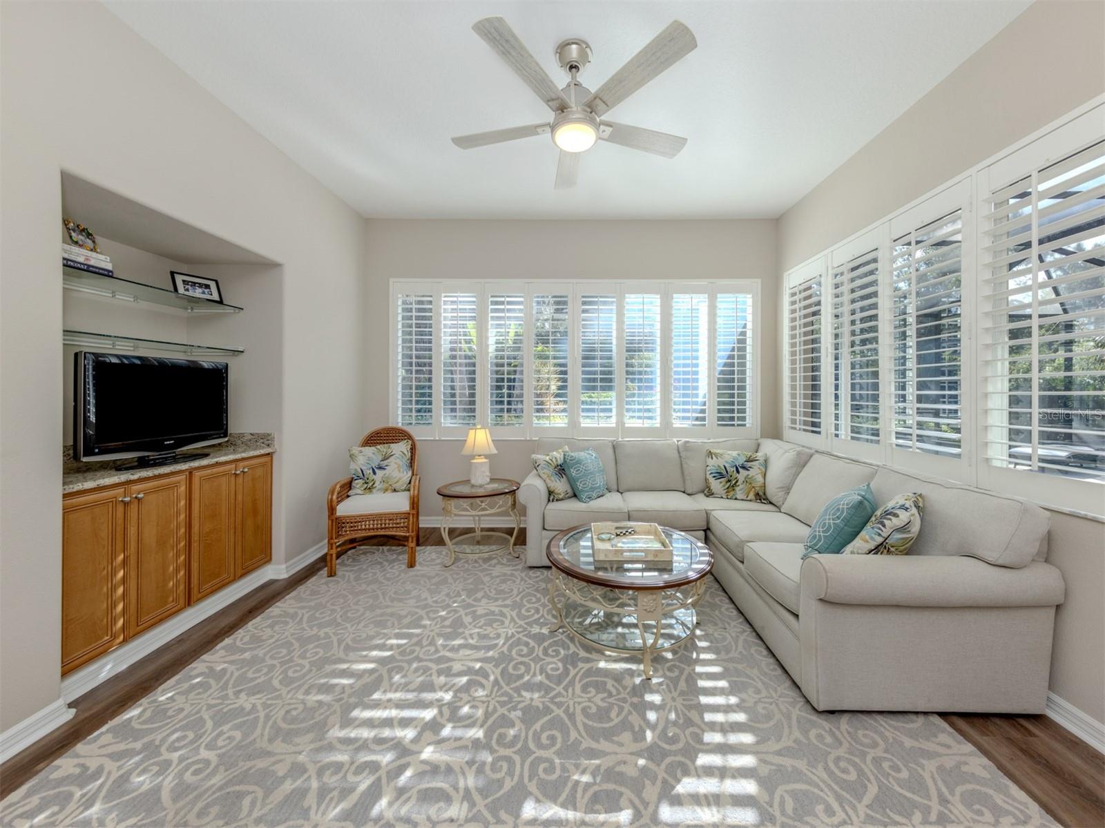 Image 11 of 60 For 355 Melrose Court