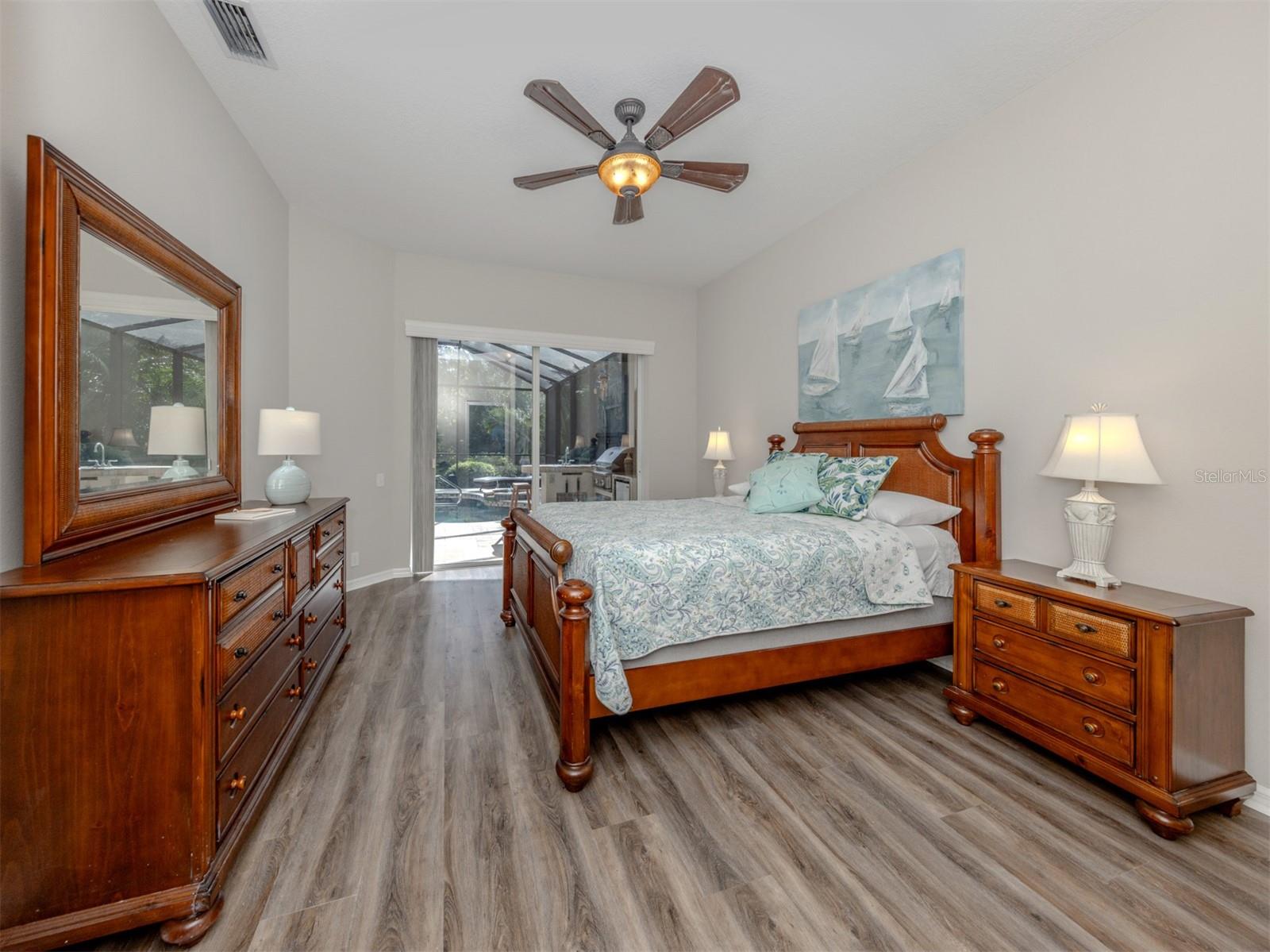 Image 17 of 60 For 355 Melrose Court